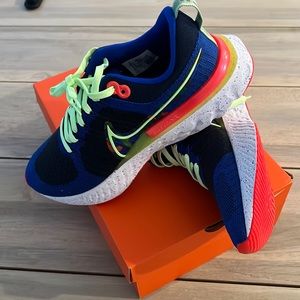 BRIB Nike infinity run size 11. Obsidian/bright crimson colour way.